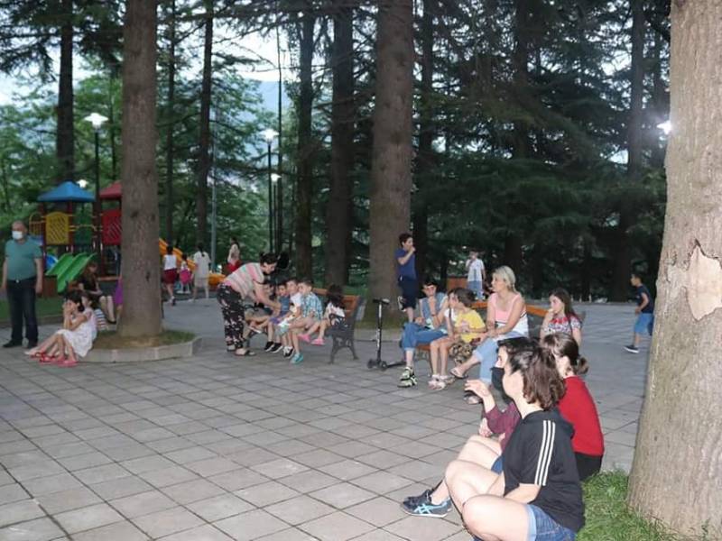 პროექტის მოძრავი კინოთეატრის ფარგლებში ცაგერის კეჭნარის სკვერში გაიმართა  კინოჩვენება